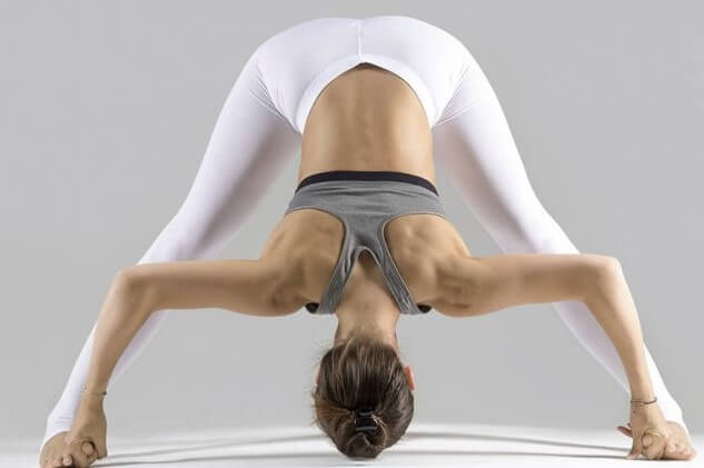 10 formas de usar las cintas de yoga