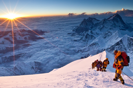 El Everest la montana mas del mundo foto realizada por Elia Saikaly