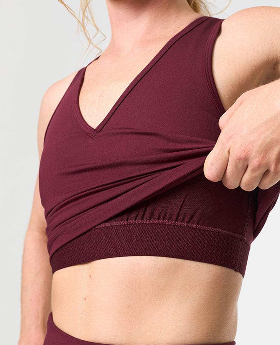 GIRLFRIEND TOP GIRLFRIEND MADDIE V-NECK