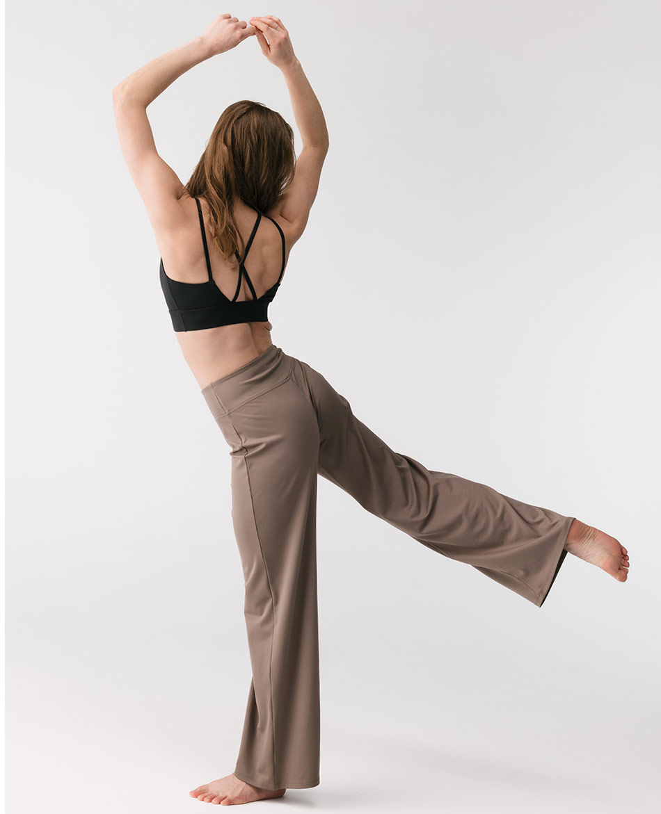 GIRLFRIEND PANTALON GIRLFRIEND JADA STRAIGHT LEG