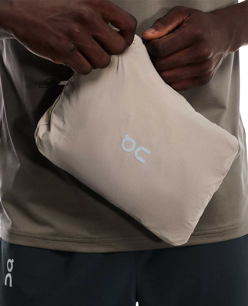 ON CHAQUETA CON CAPUCHA ON RUNNING CORE