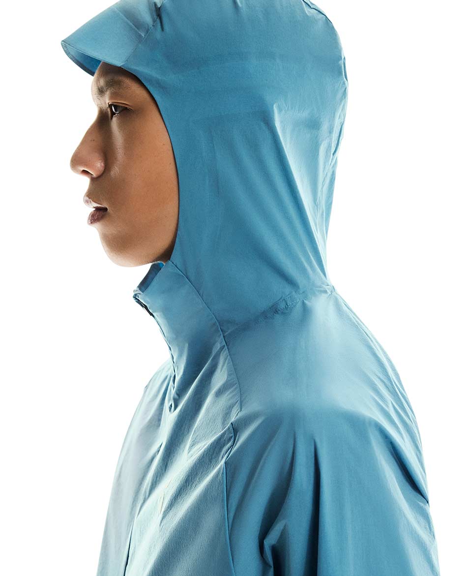 ON CHAQUETA CON CAPUCHA ON RUNNING CORE