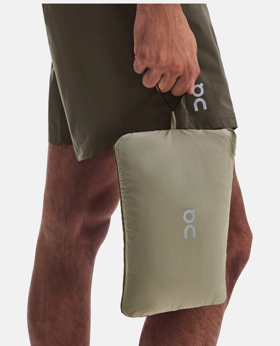 ON CHAQUETA CON CAPUCHA ON RUNNING CORE