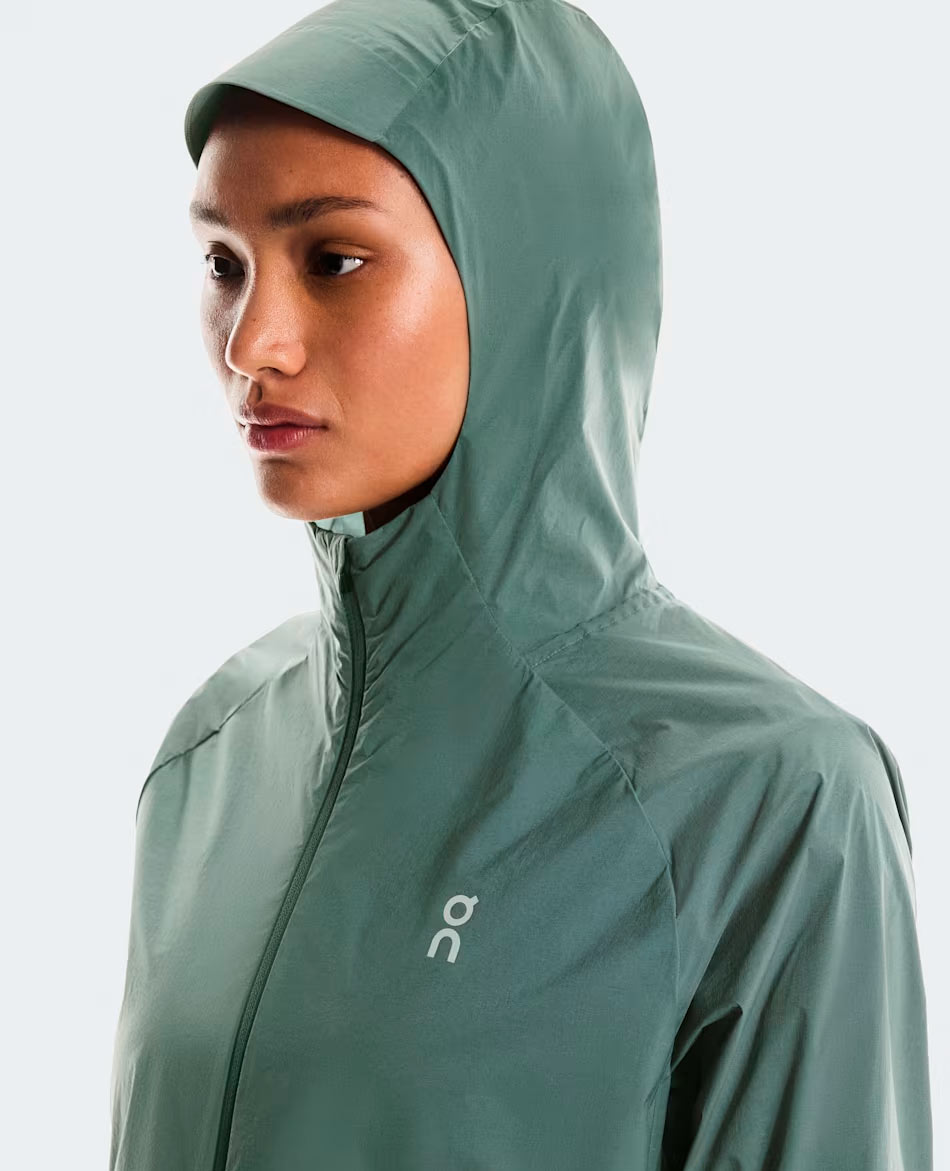 ON CHAQUETA CON CAPUCHA ON RUNNING CORE