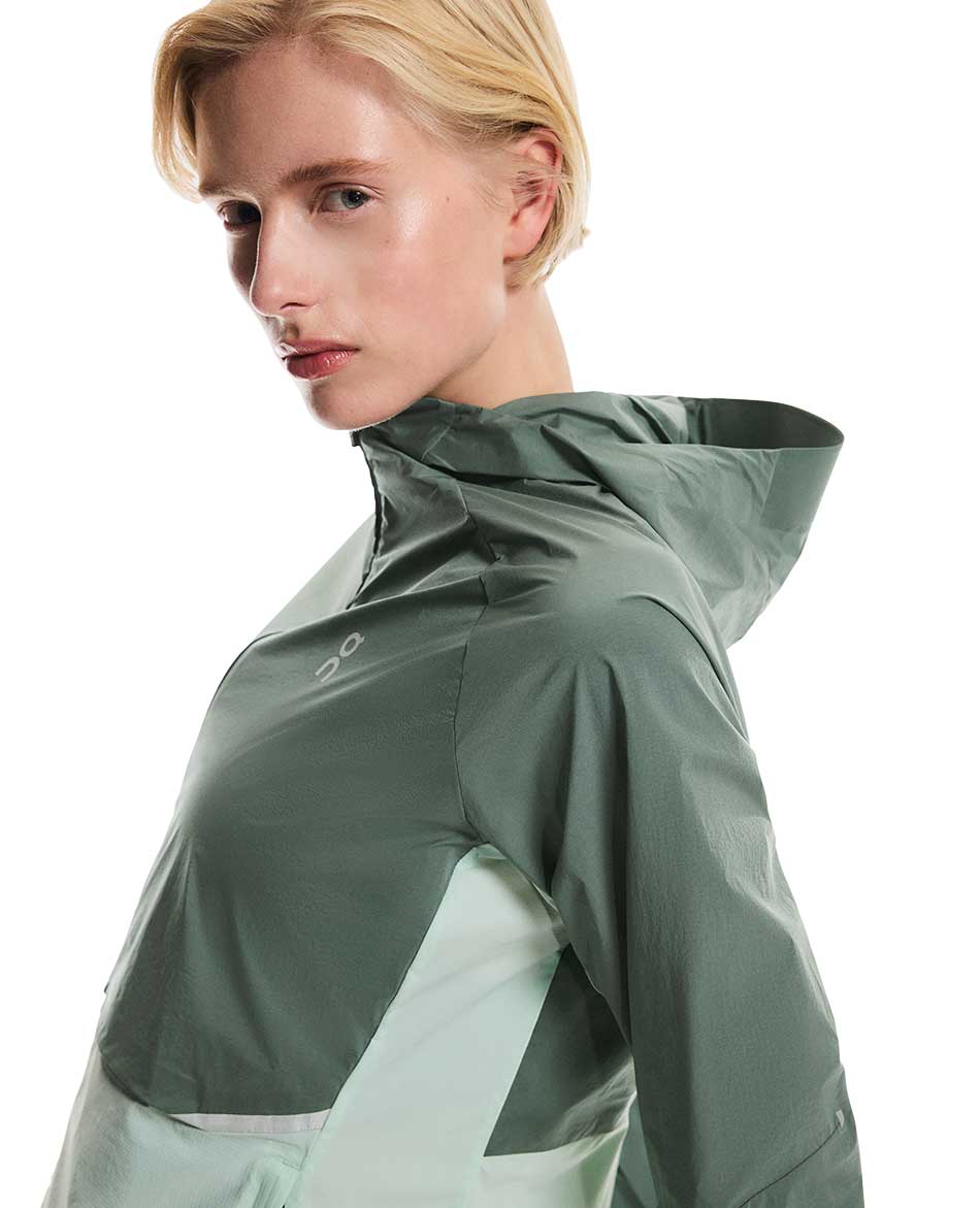 ON CHAQUETA CON CAPUCHA ON RUNNING CORE